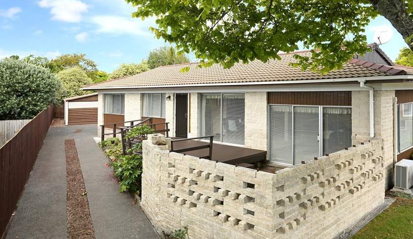  at 5 Pinedale Place, Henderson, Auckland