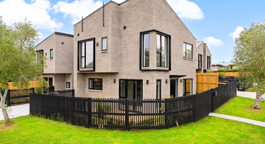  at 133E Riverpark Crescent, Henderson, Waitakere City, Auckland