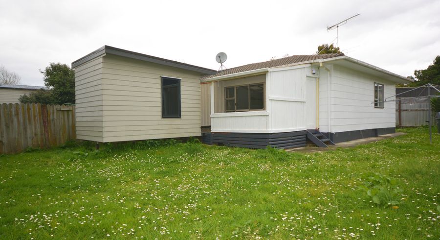  at 2/9 Slim Place, Clendon Park, Auckland