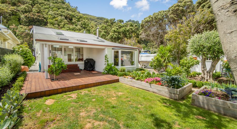  at 242 Muritai Road, Eastbourne, Lower Hutt