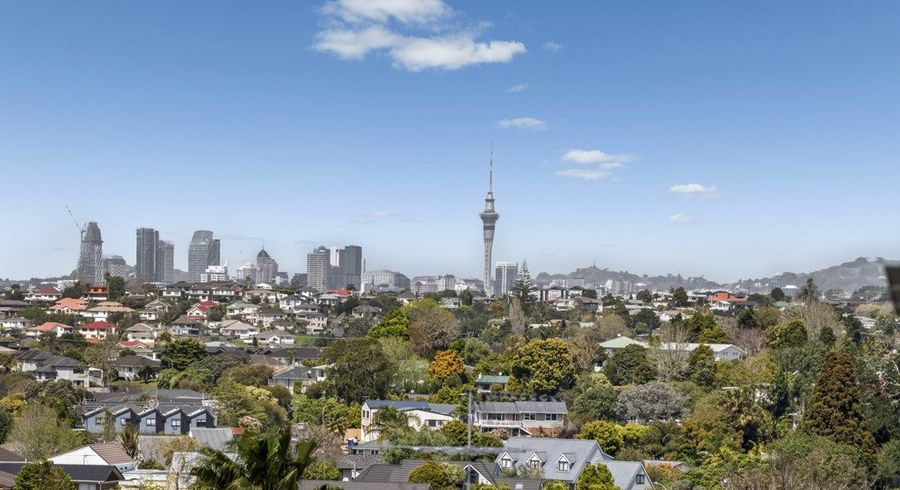  at 2/312 Wairau Road, Glenfield, North Shore City, Auckland