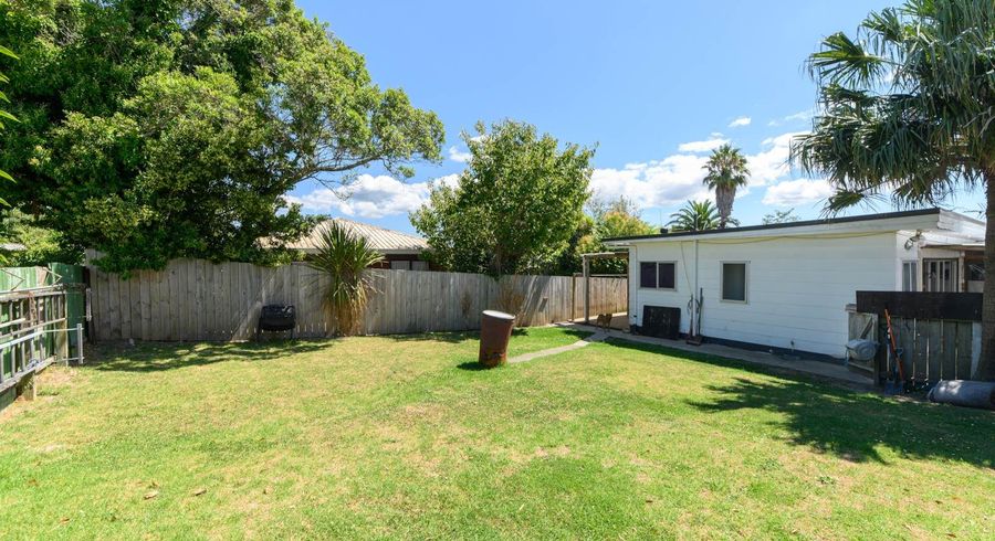  at 2/24 Newington Road, Henderson, Waitakere City, Auckland