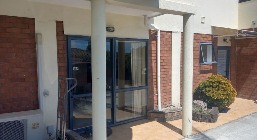  at De Havilland Dr, Goodwood Heights, Manukau City, Auckland