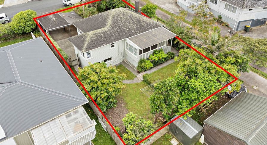  at 1/18 Roberts Road, Glenfield, North Shore City, Auckland