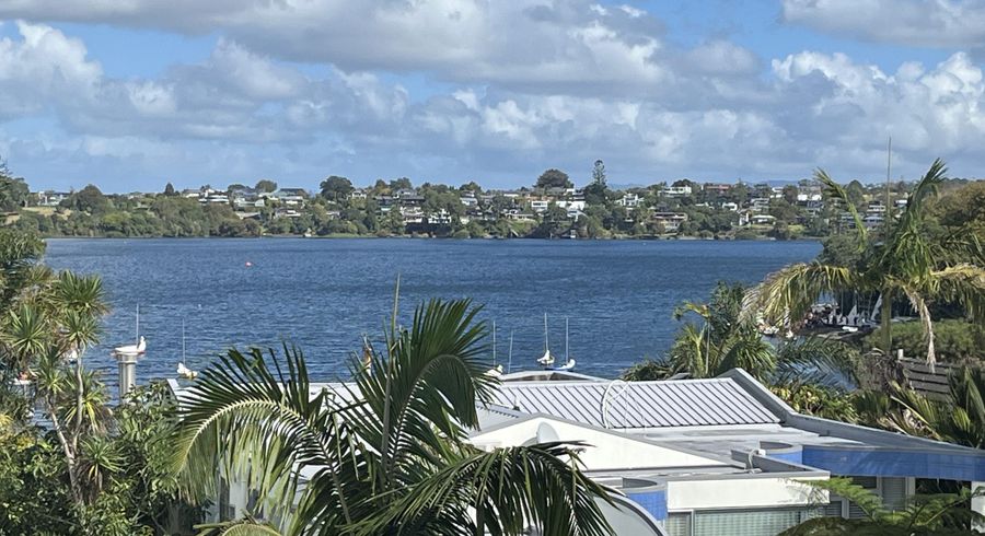  at 2/40 Kitchener Road, Milford, North Shore City, Auckland