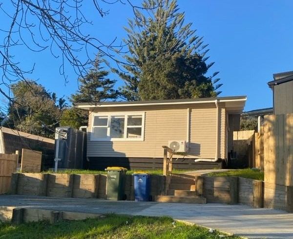  at 1 Beaudine Avenue, Glenfield, North Shore City, Auckland