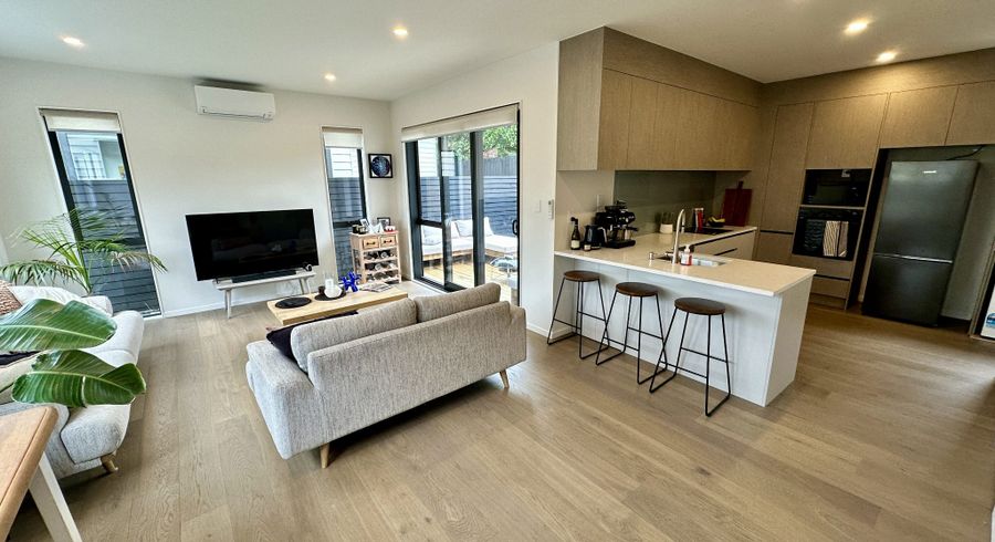  at 3 Manor Place, Point Chevalier, Auckland