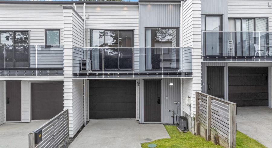  at 21 Korokio Lane, Henderson, Waitakere City, Auckland