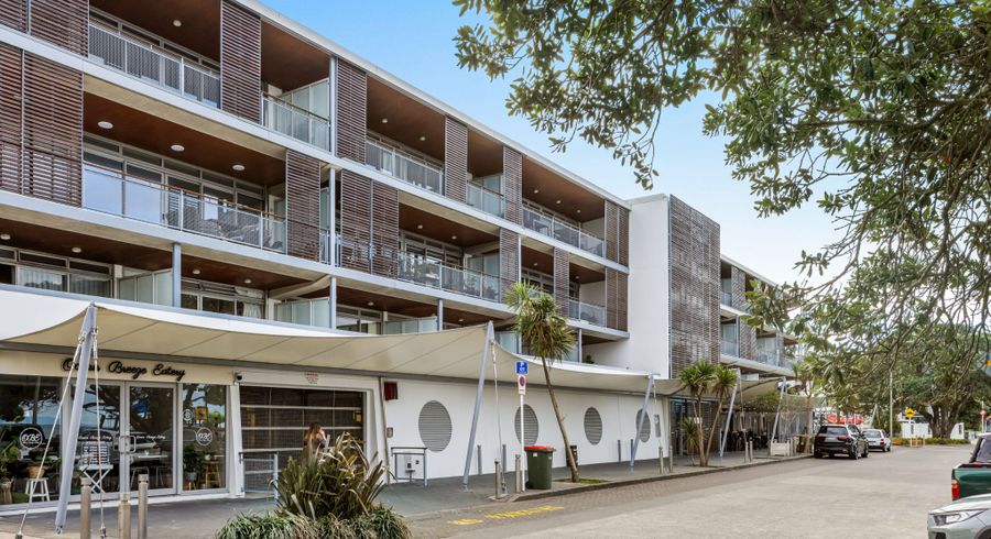  at 2/6 Beach Front Lane, Browns Bay, North Shore City, Auckland