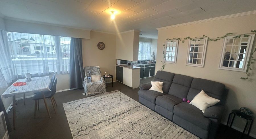  at 2/100 Pitt Street, Palmerston North