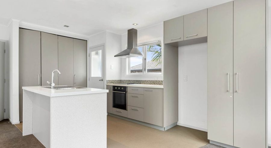  at 6 Rixon Place, Te Atatu Peninsula, Waitakere City, Auckland