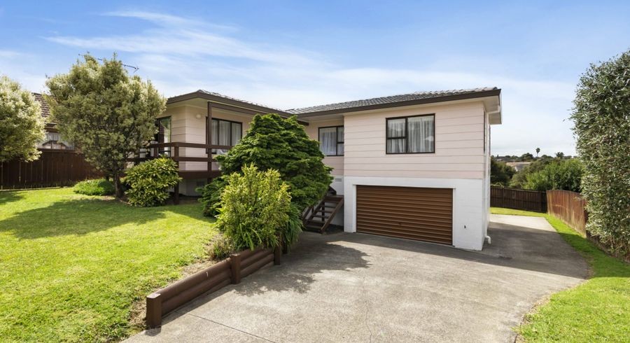  at 8 Coubray Place, Botany Downs, Auckland