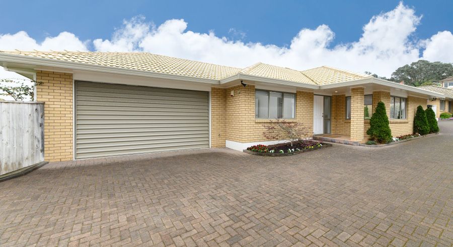  at 2/52 Turama Road, Royal Oak, Auckland