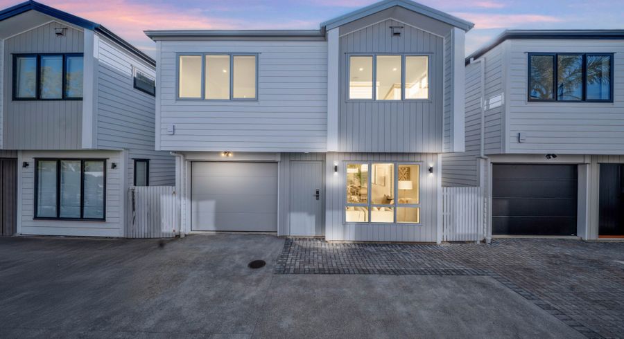  at 9D Glennandrew Drive, Half Moon Bay, Manukau City, Auckland