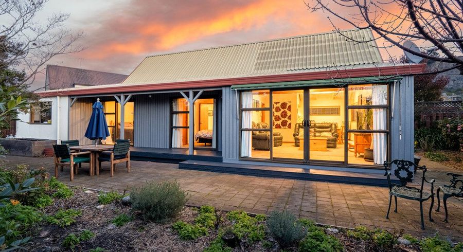  at 2/43A Main Road, Redcliffs, Christchurch City, Canterbury