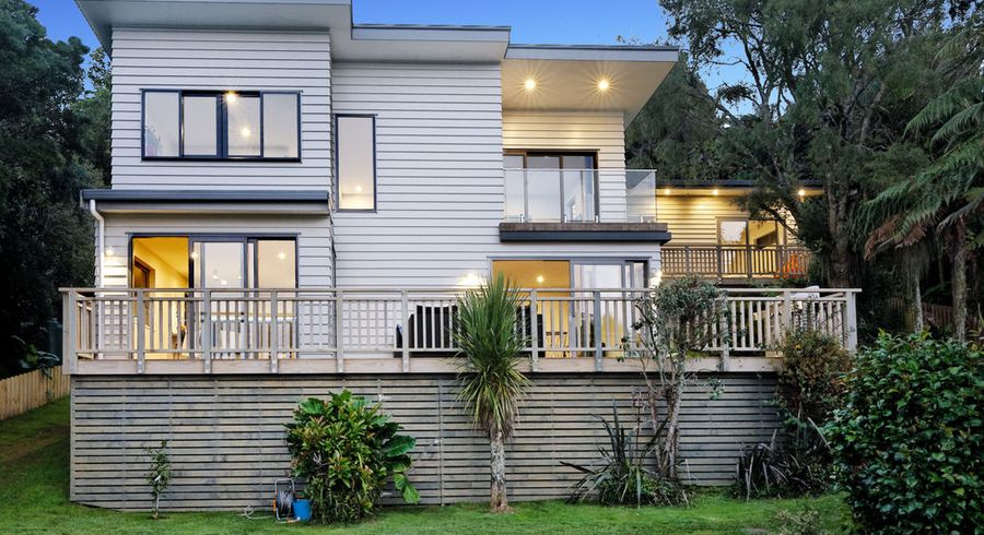  at 23 Quinns Road, Waiatarua, Auckland