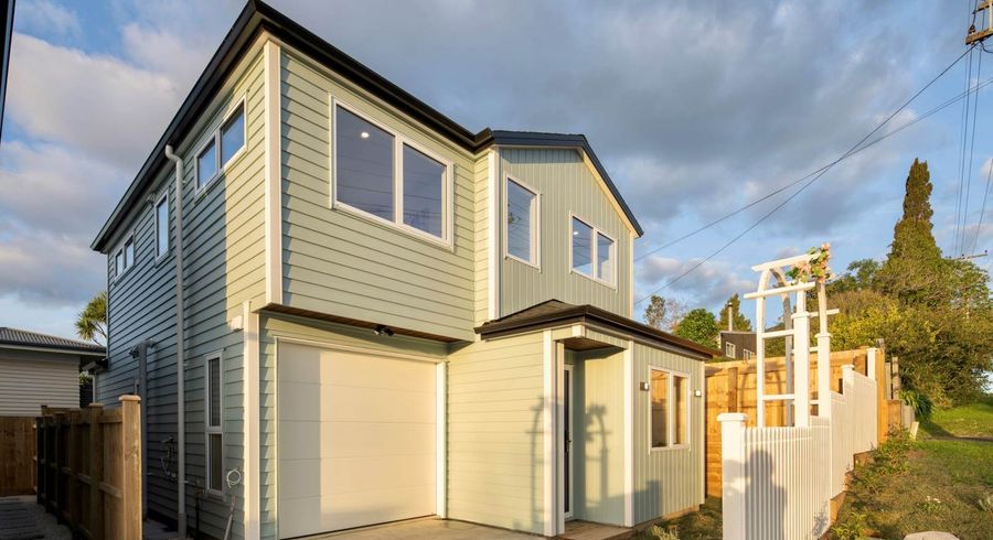  at 2D Deuxberry Avenue, Northcote, North Shore City, Auckland