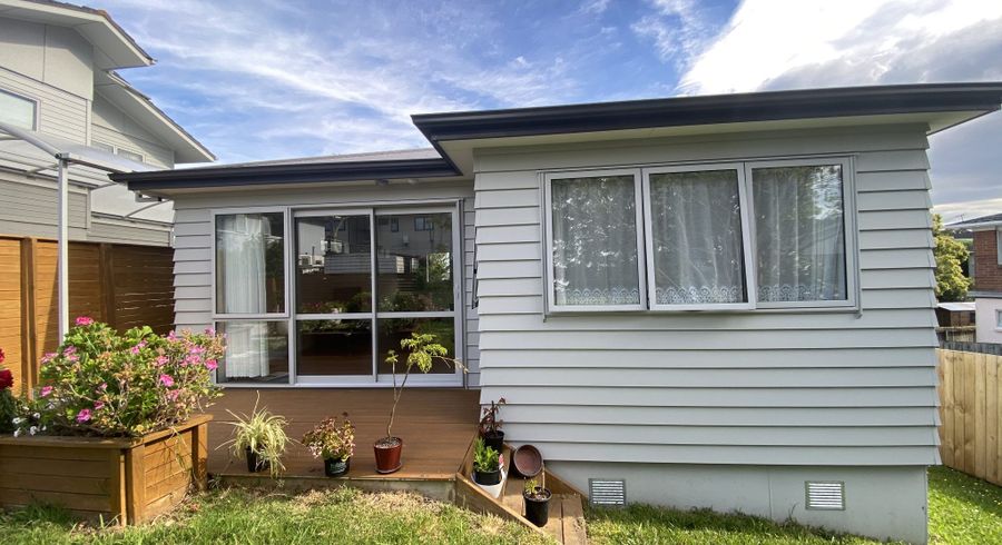  at 17A Knightsbridge Drive, Forrest Hill, North Shore City, Auckland