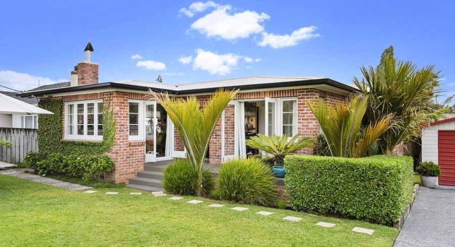 at 8 Copley Street, New Lynn, Auckland