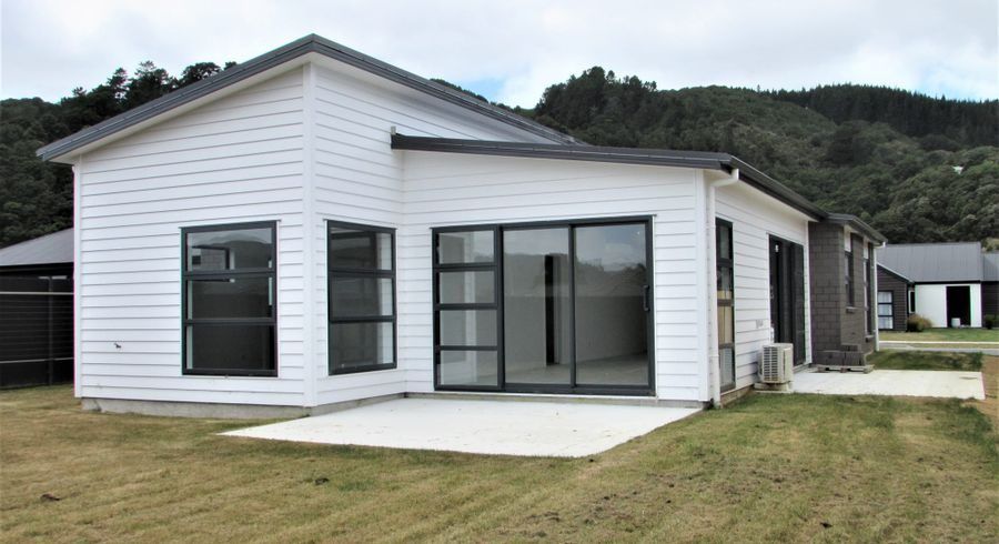 at 8 Whitten Way, Wallaceville, Upper Hutt