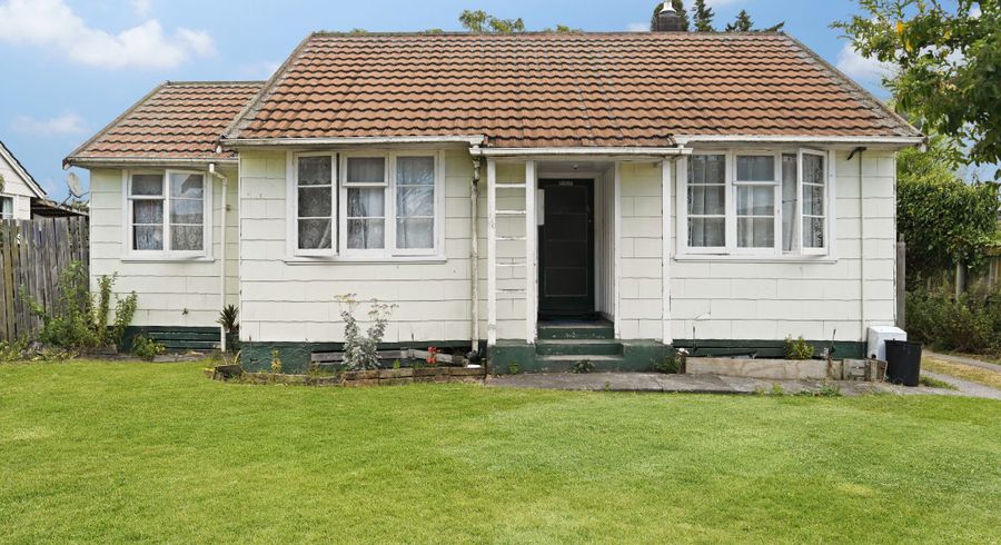  at 15 Paul Crescent, Fairfield, Hamilton