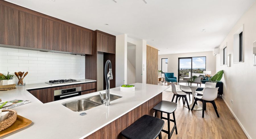  at 1/735 East Coast Road, Browns Bay, North Shore City, Auckland