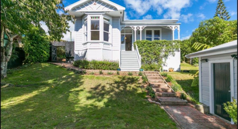  at 27 Everest Street, Khandallah, Wellington