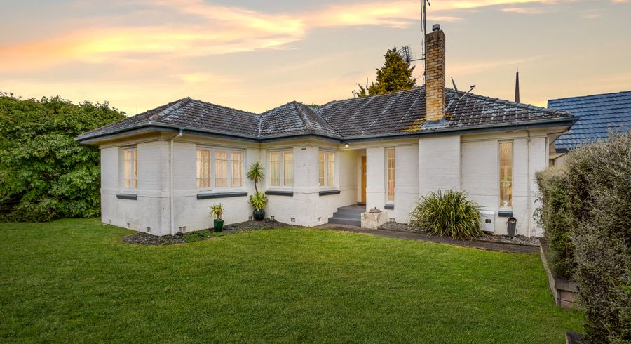  at 94 Clarkin Road, Fairfield, Hamilton