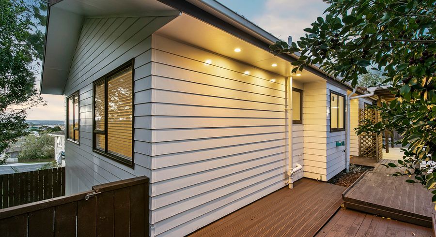  at 2/28 Royal Road, Massey, Auckland