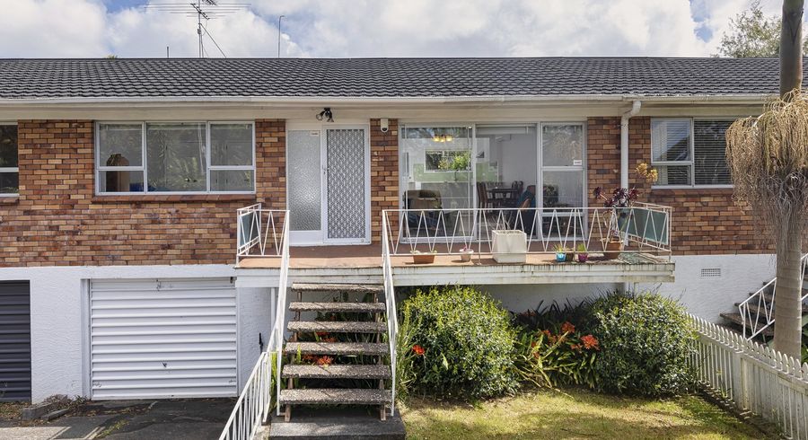  at 2/24 Walford Road, Point Chevalier, Auckland
