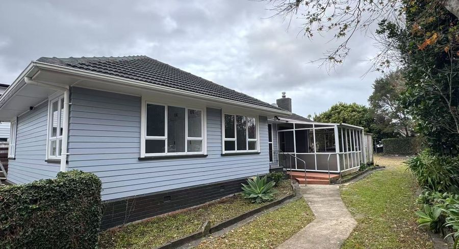  at 25 Moor Avenue, Te Atatu Peninsula, Waitakere City, Auckland