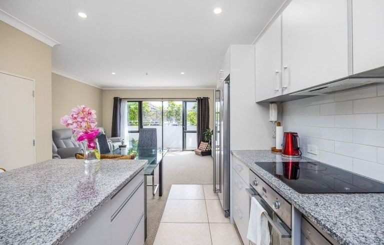  at 8/128 Stancombe Road, Flat Bush, Manukau City, Auckland