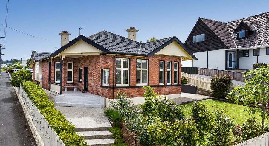  at 1 Granville Terrace, Belleknowes, Dunedin