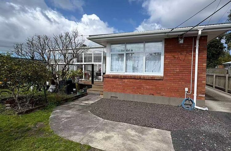  at 9 Archlynn Road, Kelston, Waitakere City, Auckland