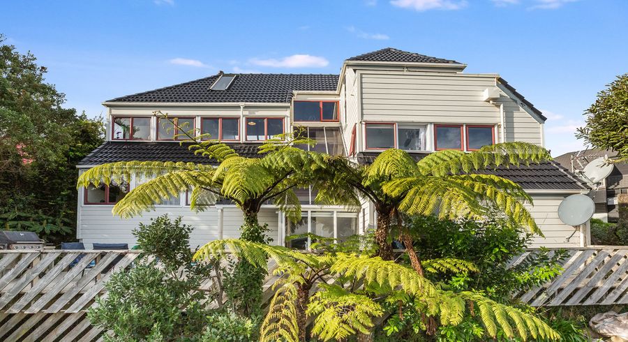  at 8 Moray Place, Papakowhai, Porirua