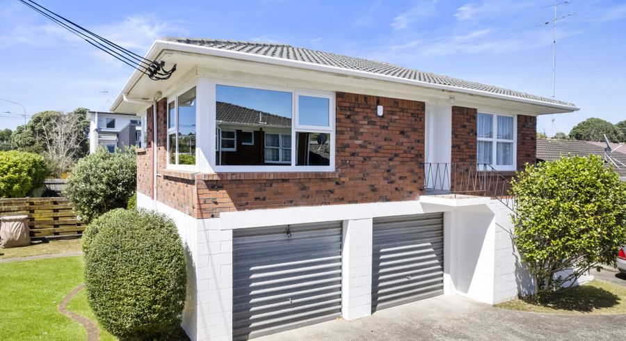  at 1/766 Beach Road, Browns Bay, Auckland