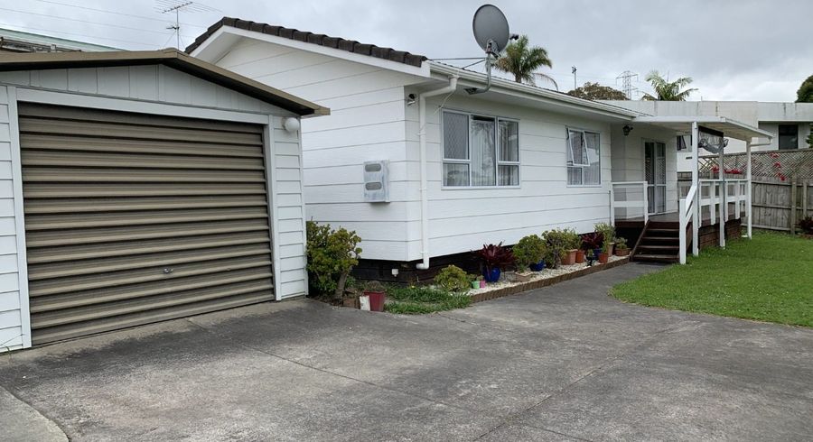  at 2/82 Roberts Road, Te Atatu South, Waitakere City, Auckland
