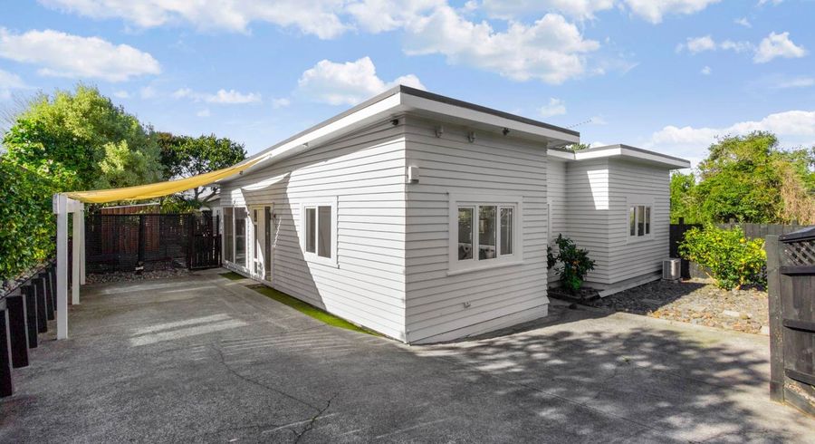  at 6B Lantana Road, Green Bay, Waitakere City, Auckland
