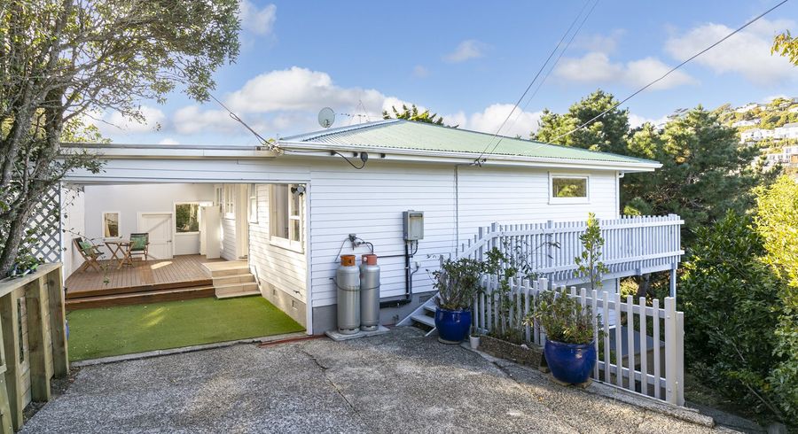  at 70 Dominion Park Street, Johnsonville, Wellington