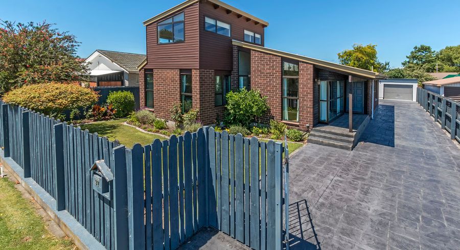  at 37 Malabar Crescent, Broomfield, Christchurch