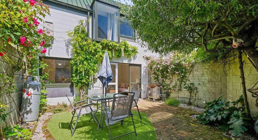  at 2/12 Shrewsbury Street, Merivale, Christchurch