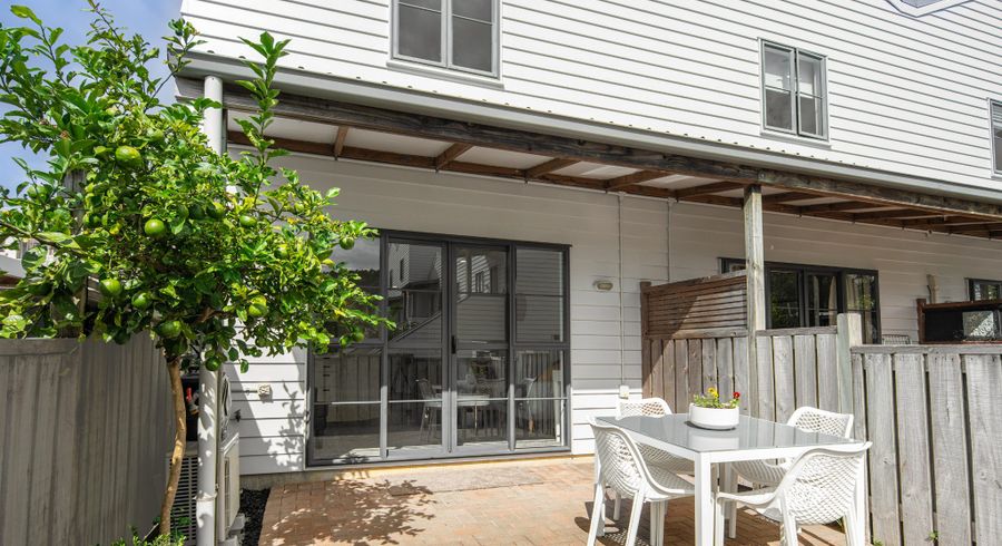  at 42/8 Carolina Place, Albany, North Shore City, Auckland