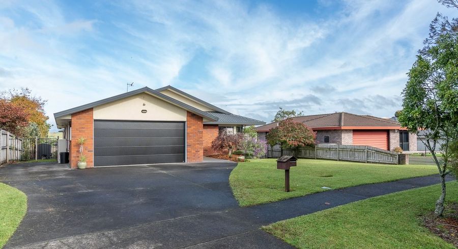  at 5 Silhouette Way, Western Heights, Hamilton