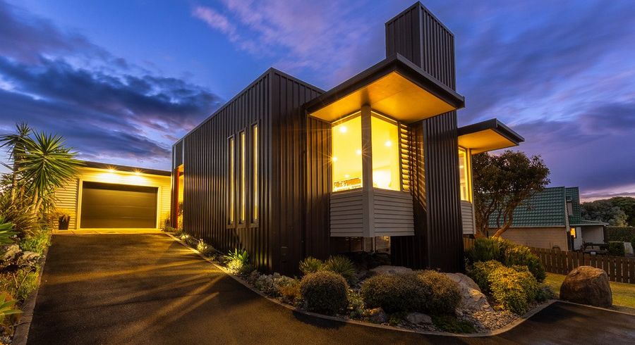  at 4 Frances Street, Waikanae Beach, Waikanae