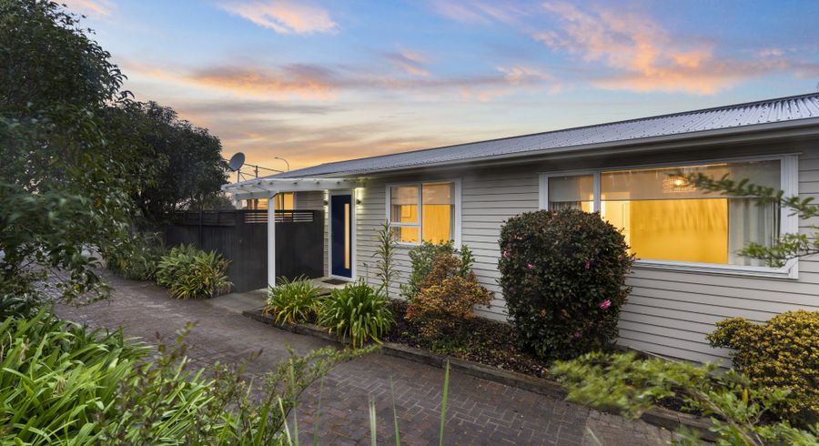  at 1/298 Glenfield Road, Glenfield, Auckland