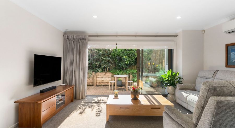  at 2/102 Greenhithe Road, Greenhithe, North Shore City, Auckland