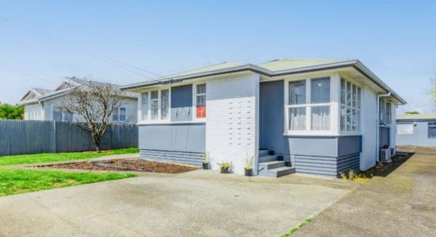  at 39 Flat Bush Road, Clover Park, Auckland