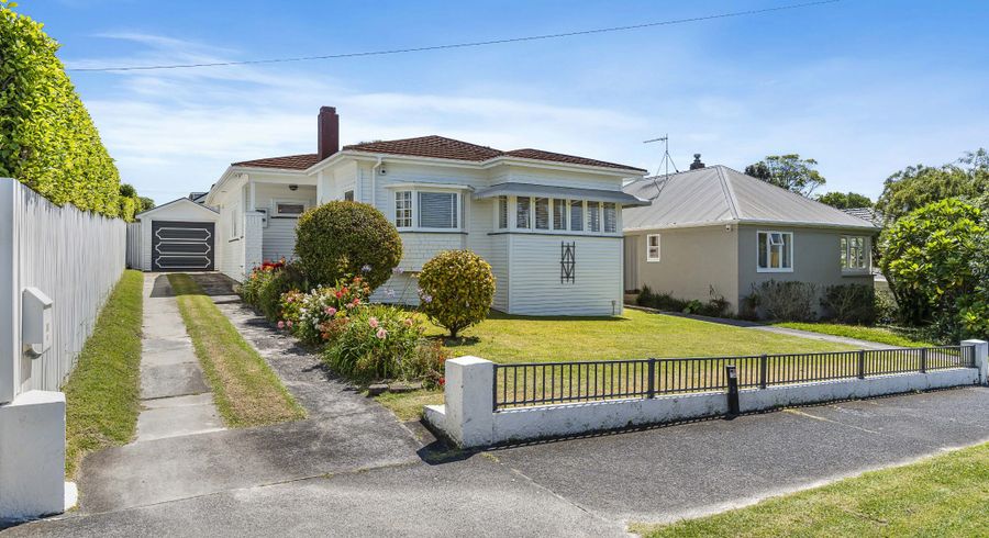  at 100 Kiwi Road, Point Chevalier, Auckland