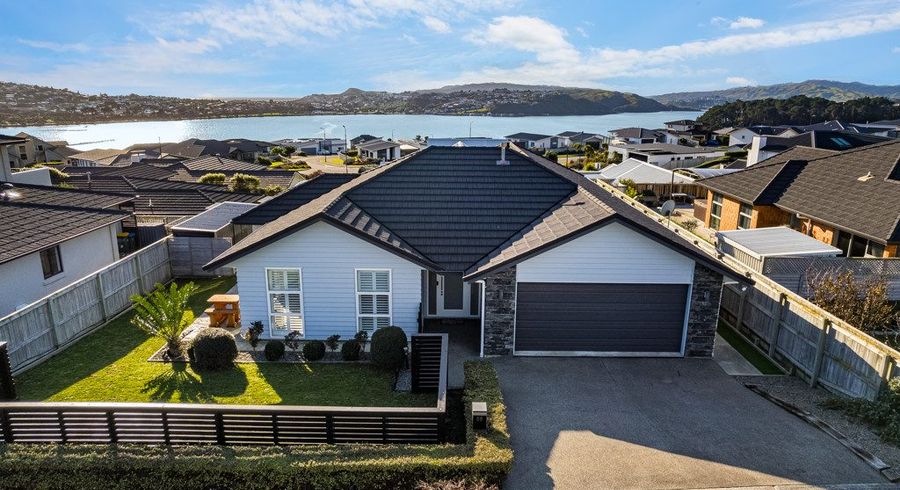  at 86 Queen Charlotte Drive, Aotea, Porirua, Wellington