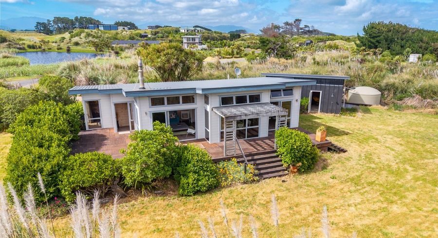  at 32 Reay Mackay Grove, Waikawa Beach, Horowhenua, Manawatu / Whanganui